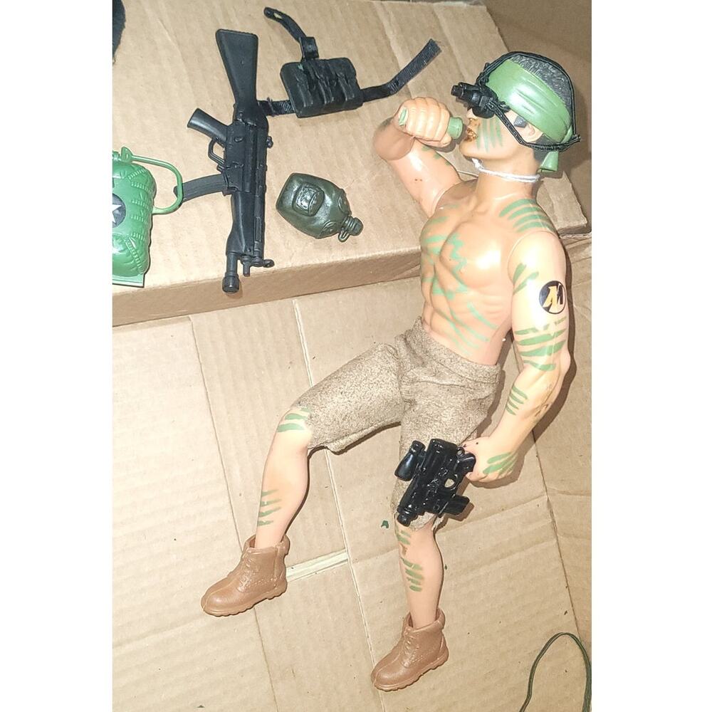 B - Vintage GI Joe Soldiers+ Accessories & Weapons B - Picture 15 of 15